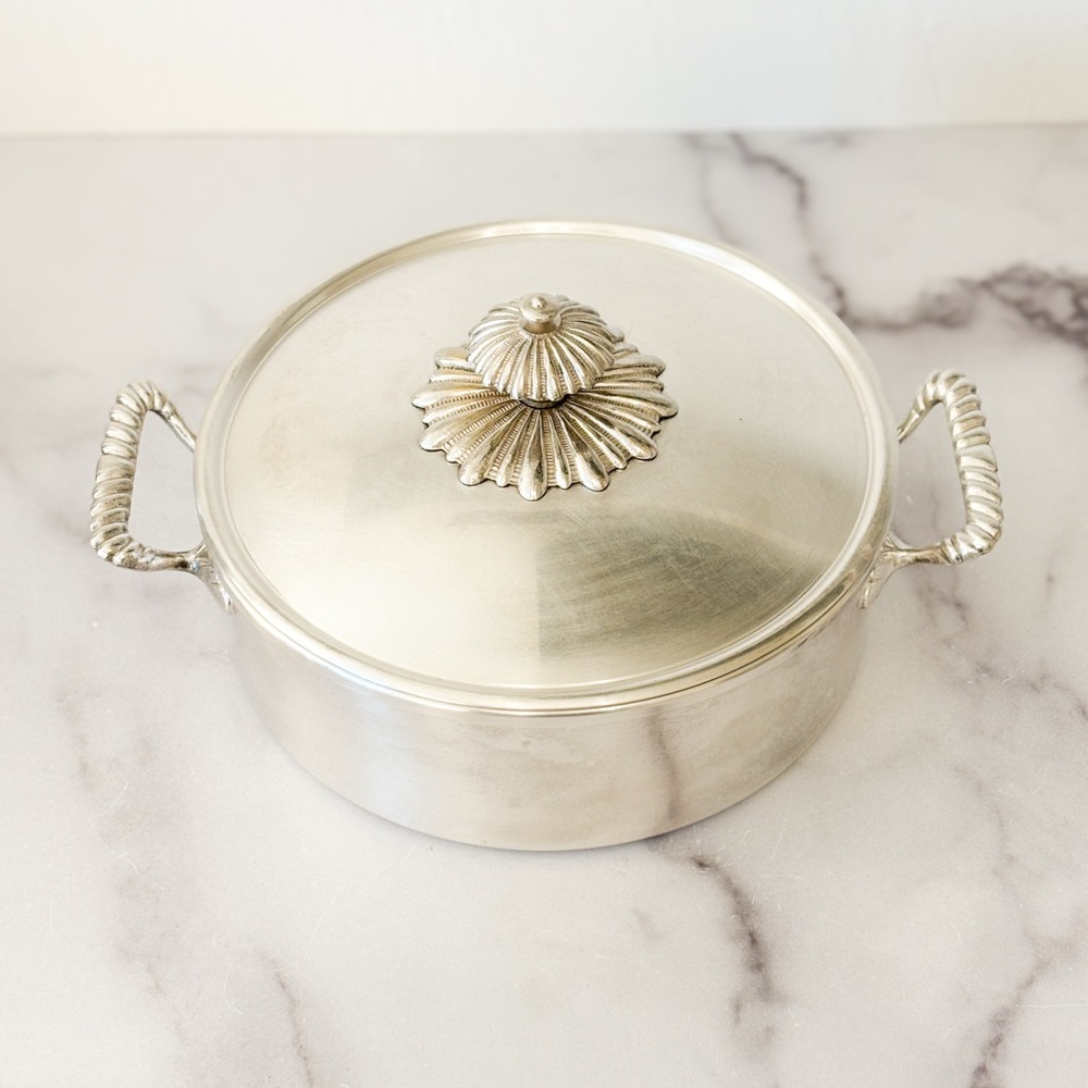 NEIMAN MARCUS SIlverplate Italy Round Covered Dish Chafing Buffet Serving Bowl